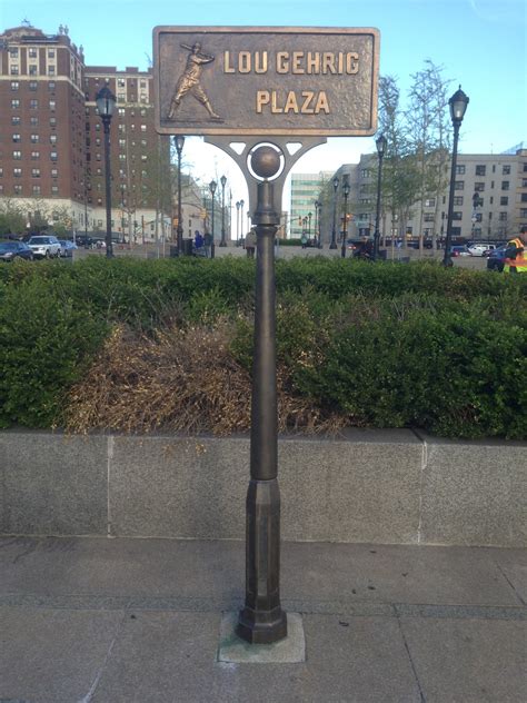 161st st|lou gehrig plaza.